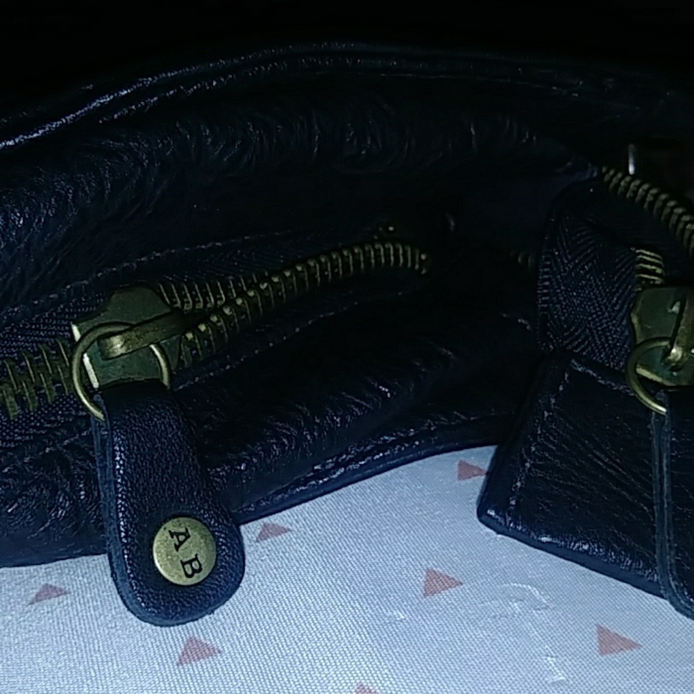 Handbag - Picture 2 of 7